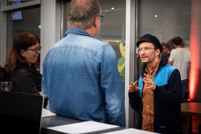 Michael Sutter talking with Carola Bürgi and Andri Stadler...